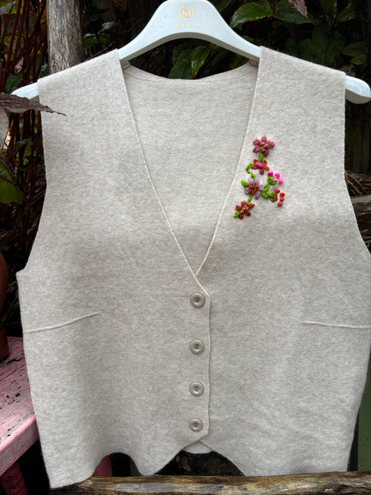 Gilet hand geborduurd