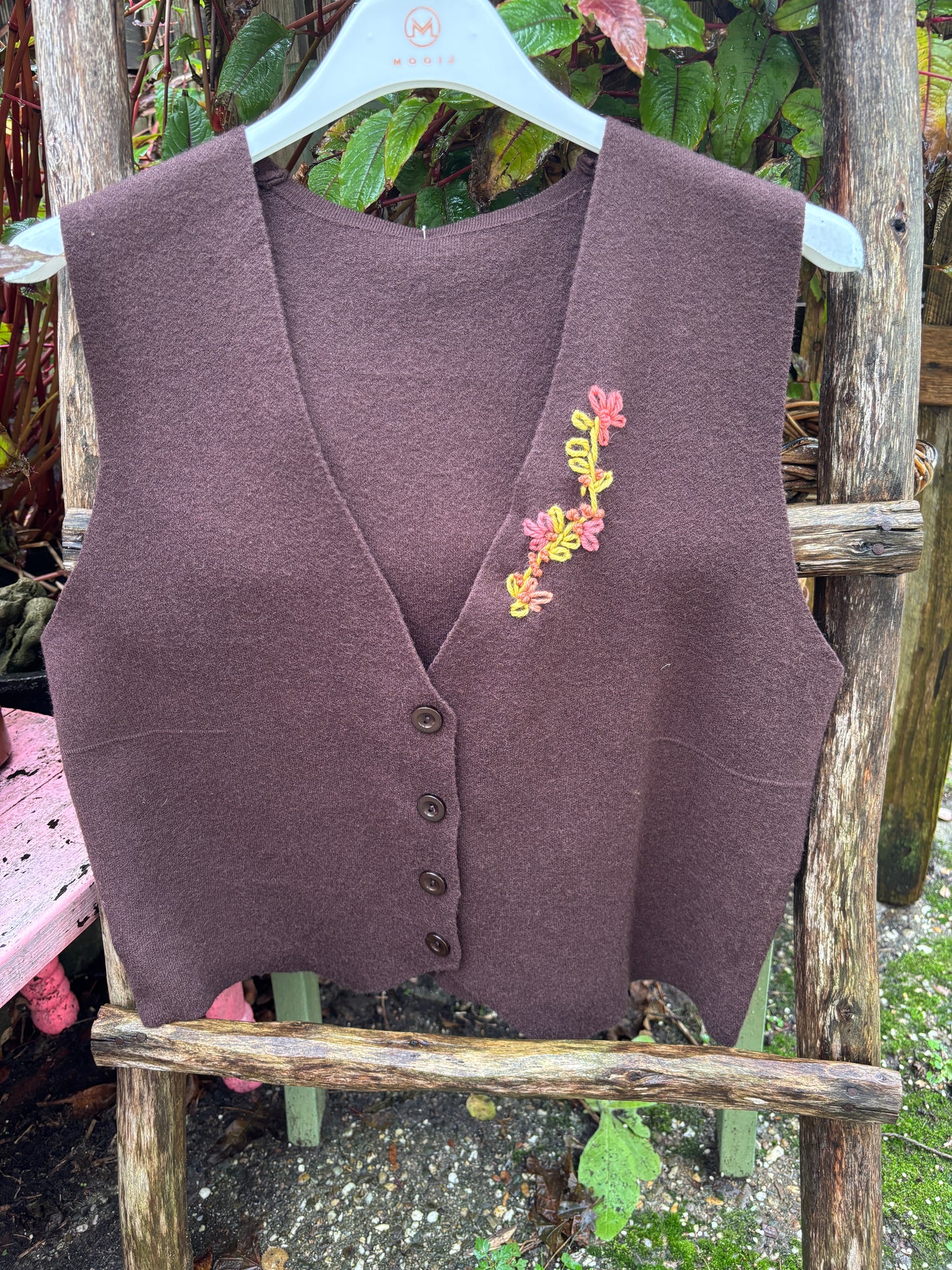 Gilet hand geborduurd