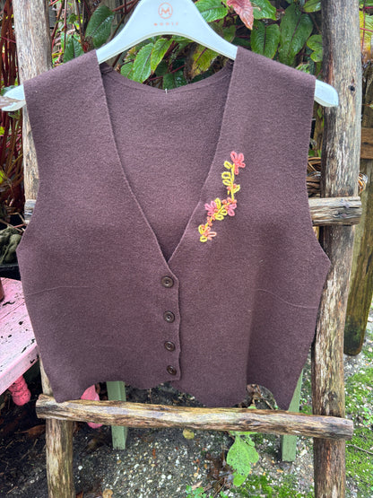 Gilet hand geborduurd