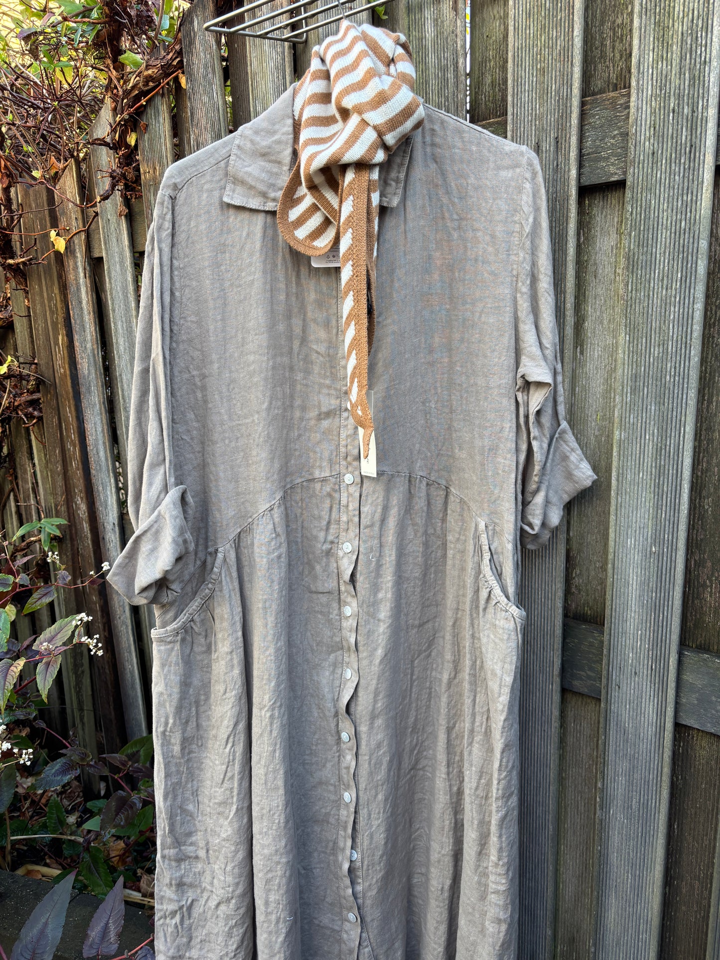 “Hinterland dress” linnen